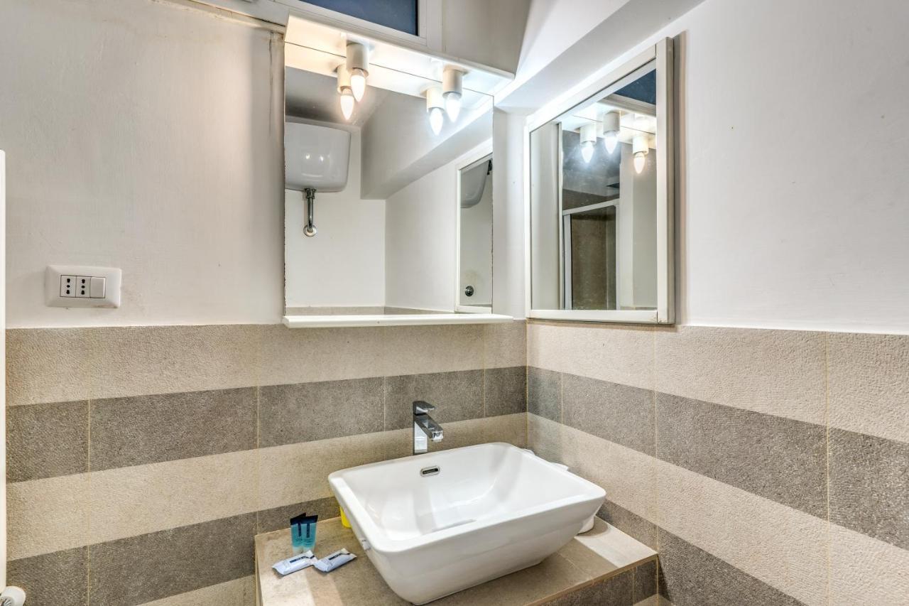 Lovely Spacious Apartment Near The Colosseum Řím Exteriér fotografie